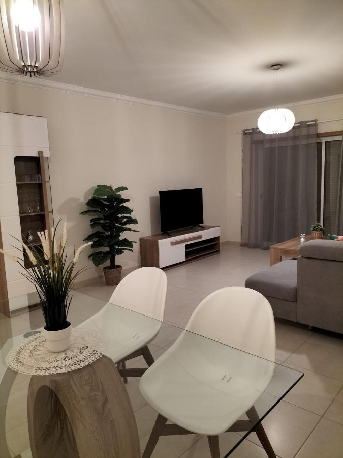 T2 Infante Moderno Wi-fi Garagem 50 M * Quarteira